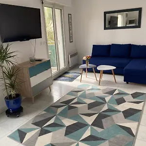 https://appartement-studio-sanary-centre.fr-provencehotel.com